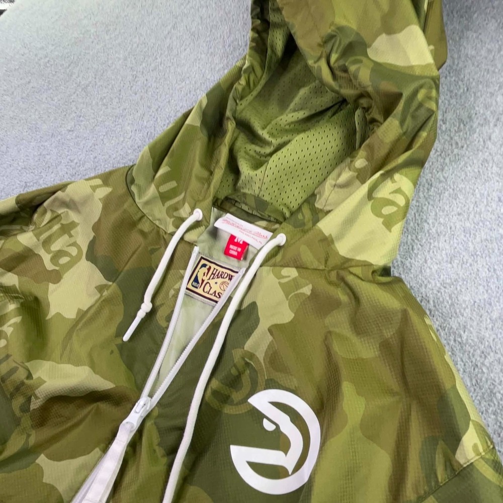 Mitchell & Ness Atlanta Hawks Ghost Camo Windbreaker Jacket Mens Size M NBA 2022
